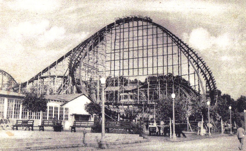 Cyclone-Coaster-by-Harry-Guy-Traver-at-Crystal-Beach-Park-in-1945-A