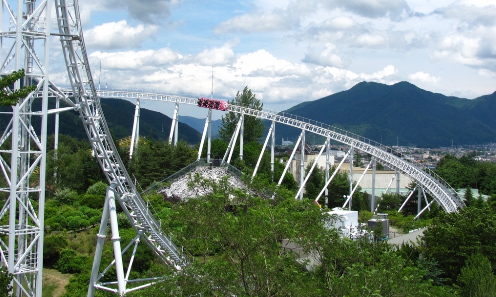 Over de Plas – Fuji-Q Highland