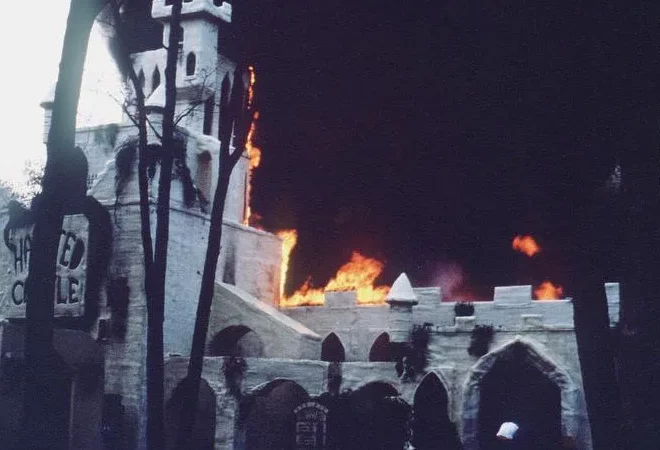 In het archief – De gruwel van de Six Flags Haunted Castle-brand